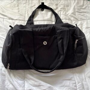 VUORI gym travel duffle bag